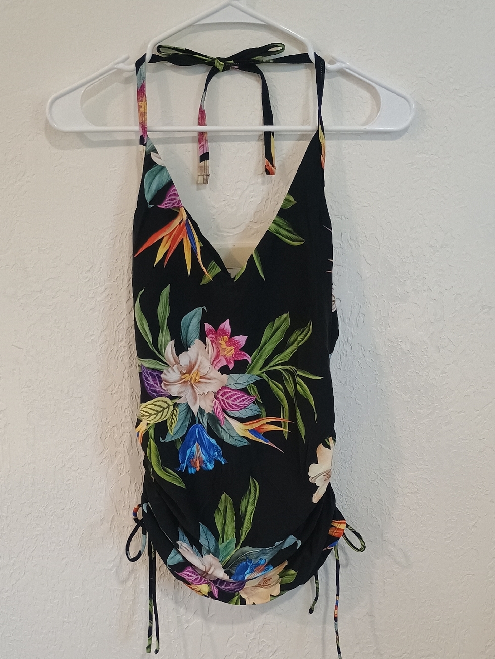 This Kona Sol halter tankini top features a vibrant multicolor floral print.